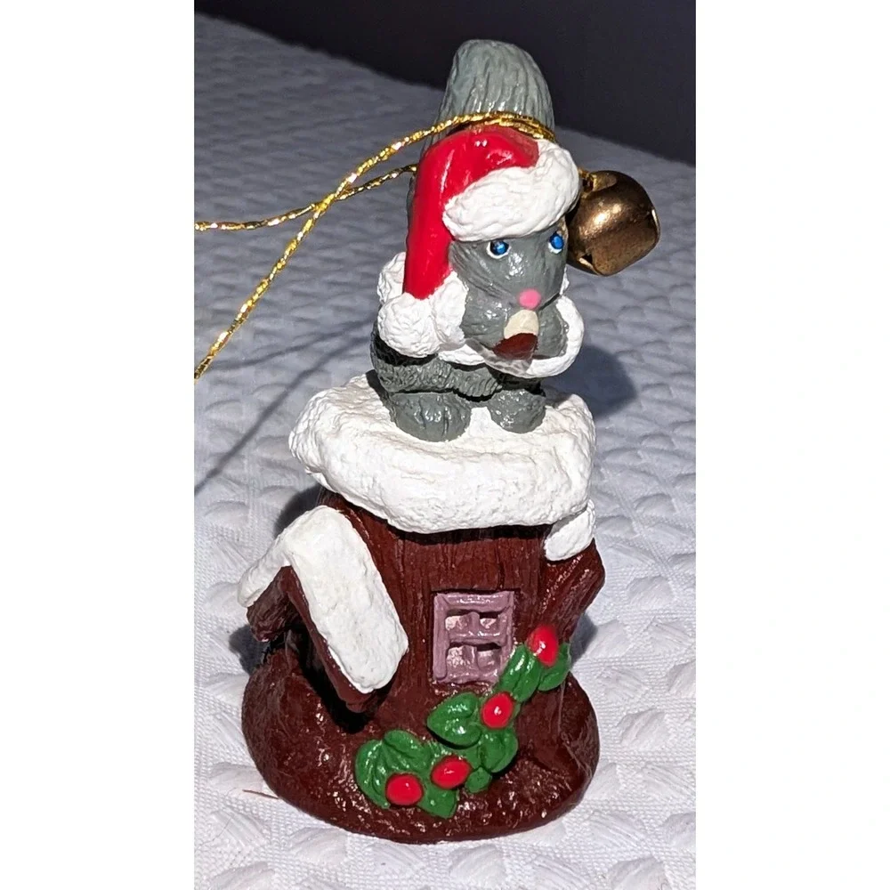 VTG Chalkware Squirrel Dressed as Santa on Snowy Stump 3